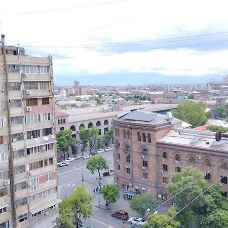 Apartament Large Apt Near Republic Square Erywań Zewnętrze zdjęcie