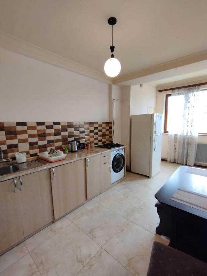 Apartament Large Apt Near Republic Square Erywań Zewnętrze zdjęcie